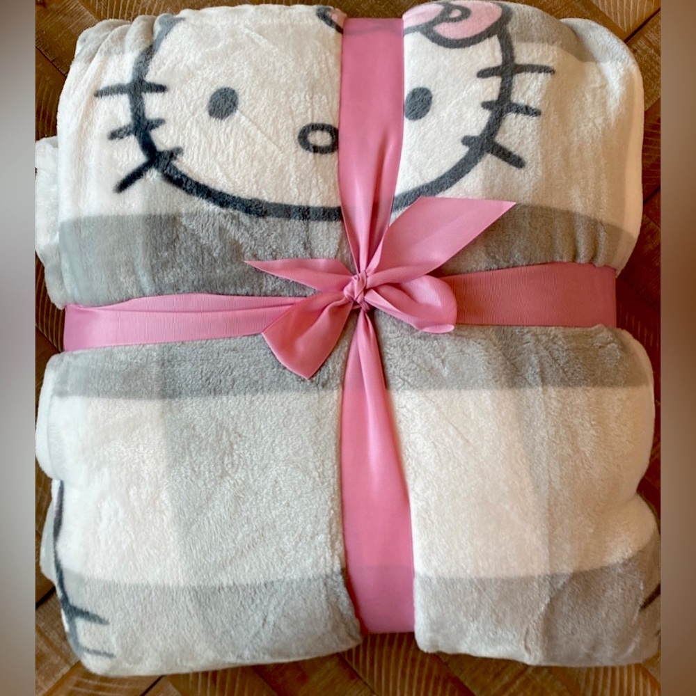 Hello Kitty full/Queen size Blanket Brand new